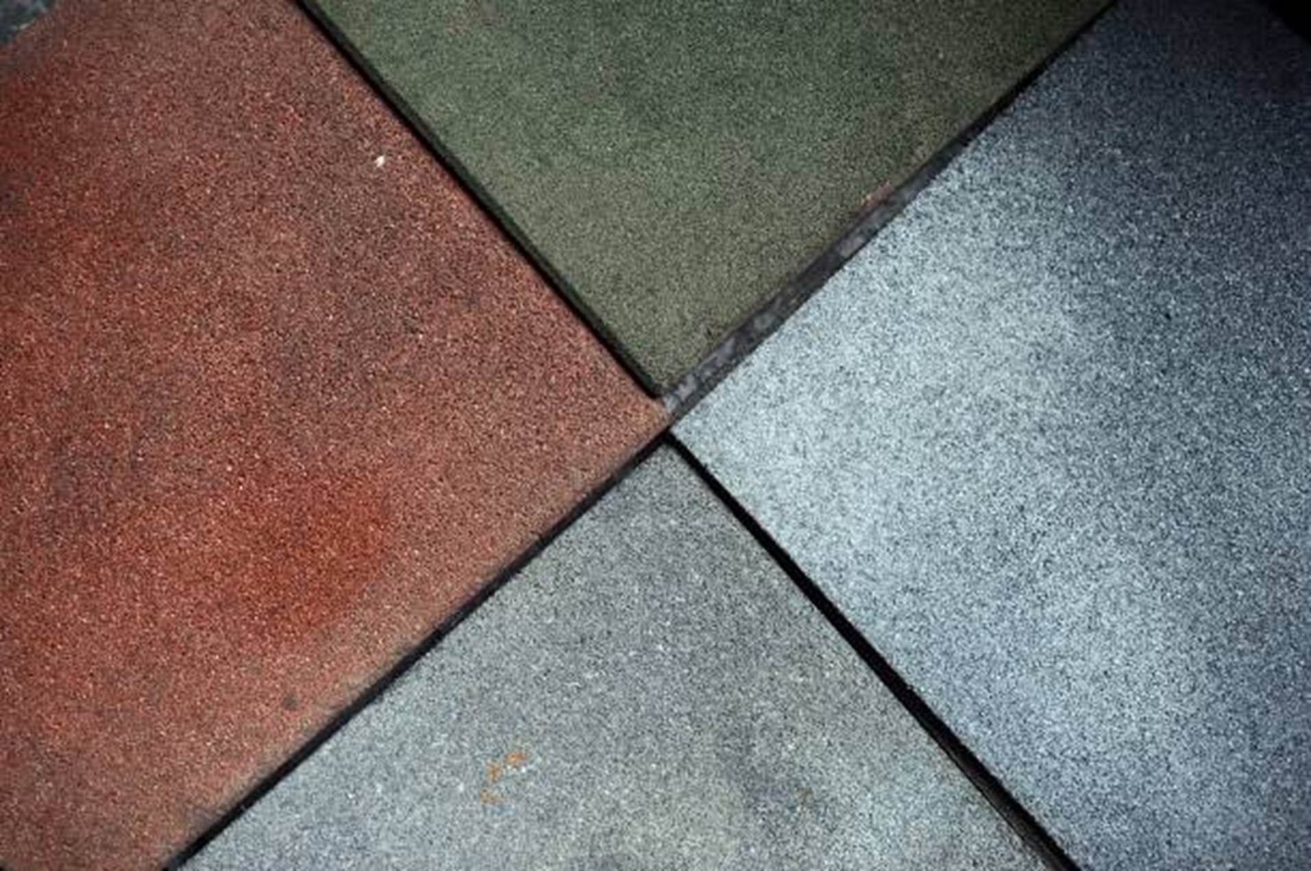 Outdoor Floor Tiles vs Outdoor Mats for Fast Crowd Flow